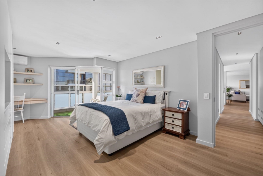 2 Bedroom Property for Sale in Sea Point Western Cape